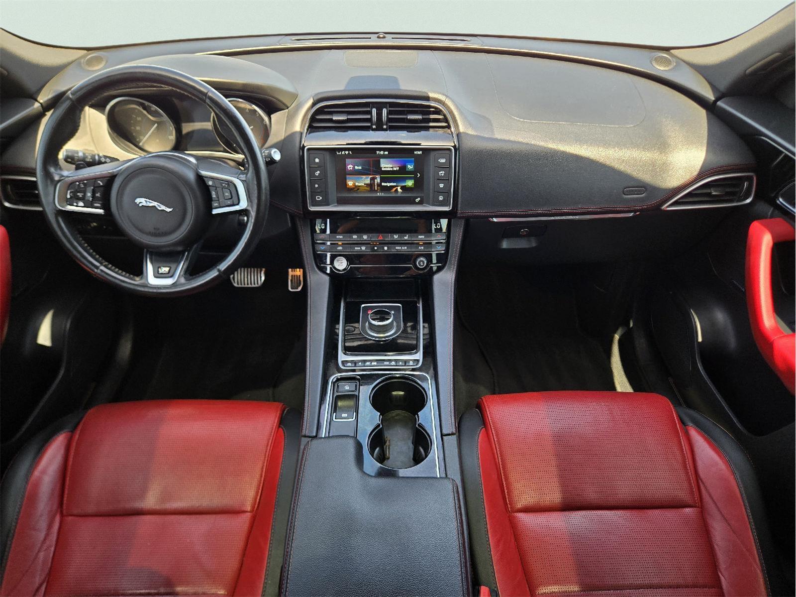 2017 Jaguar F-PACE 35t R-Sport - 11