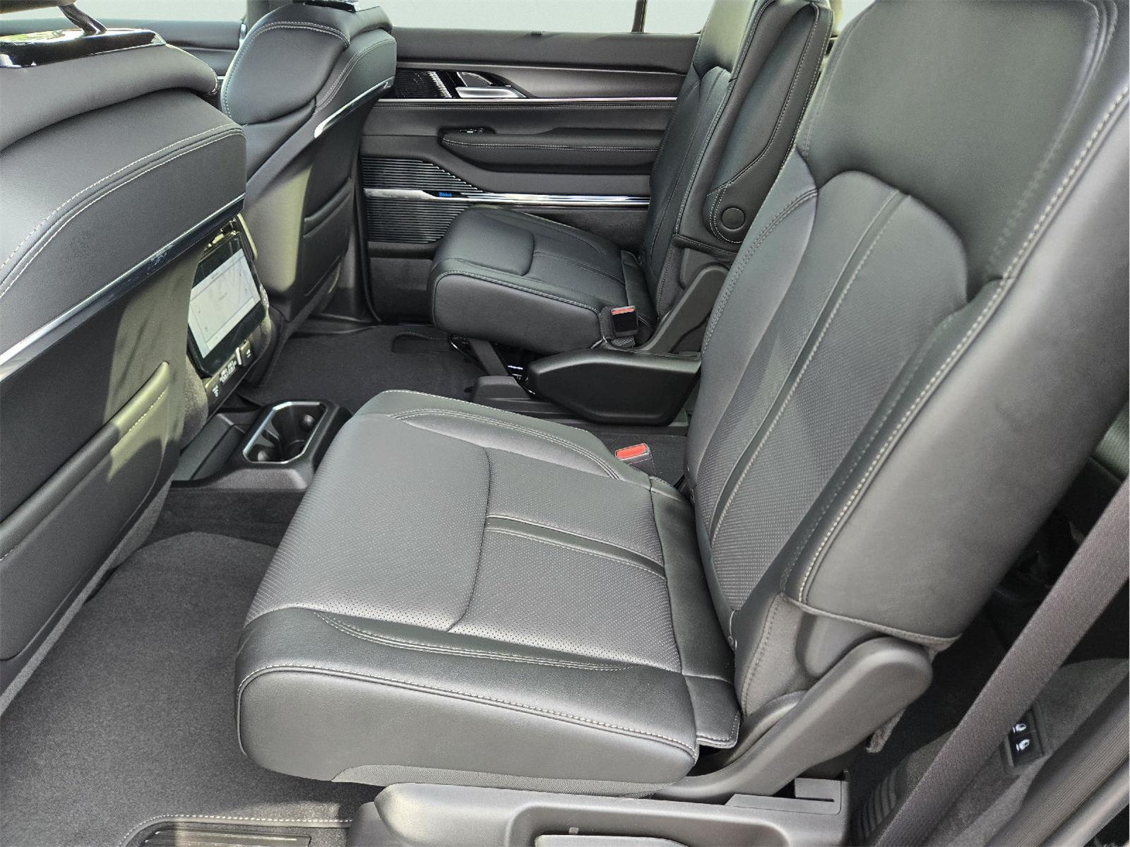2026 Jeep Grand Wagoneer photo 9 of 15