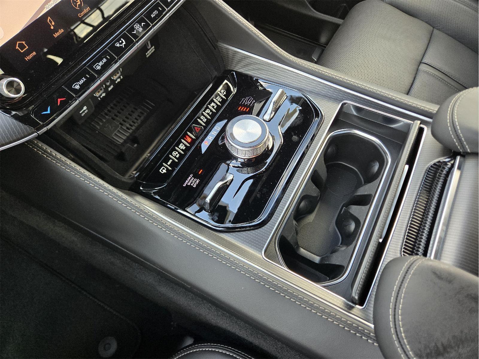 2026 Jeep Grand Wagoneer photo 13 of 15