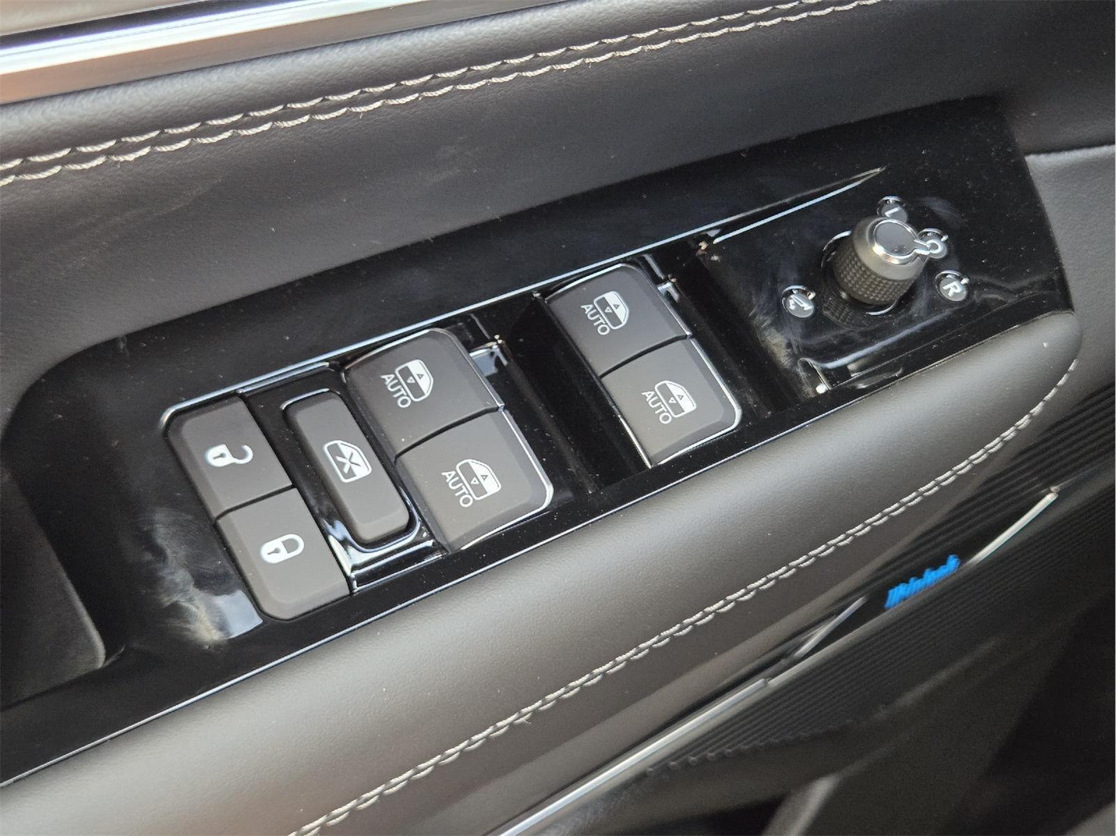 2026 Jeep Grand Wagoneer photo 15 of 15