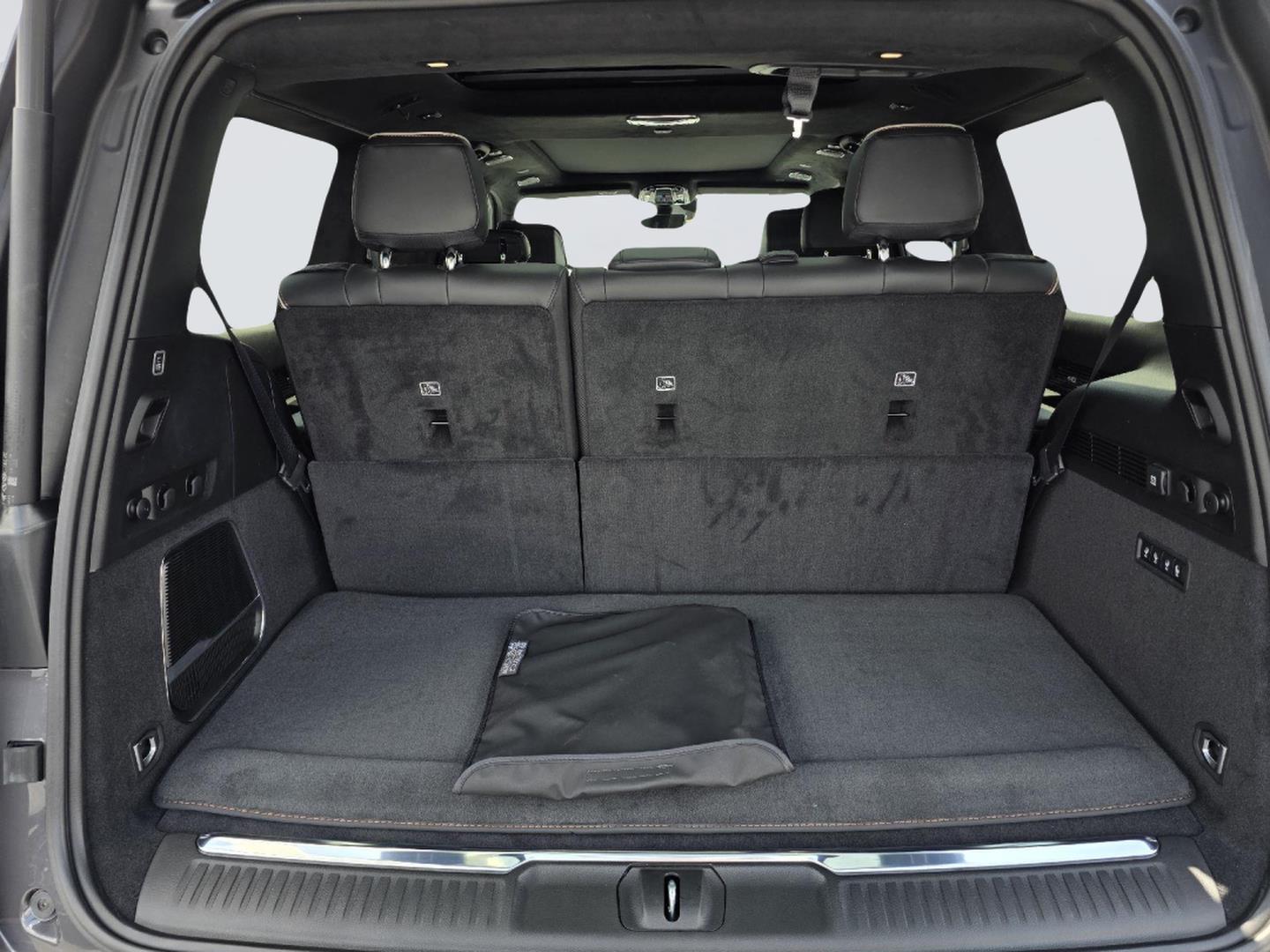 2026 Jeep Grand Wagoneer photo 11 of 18