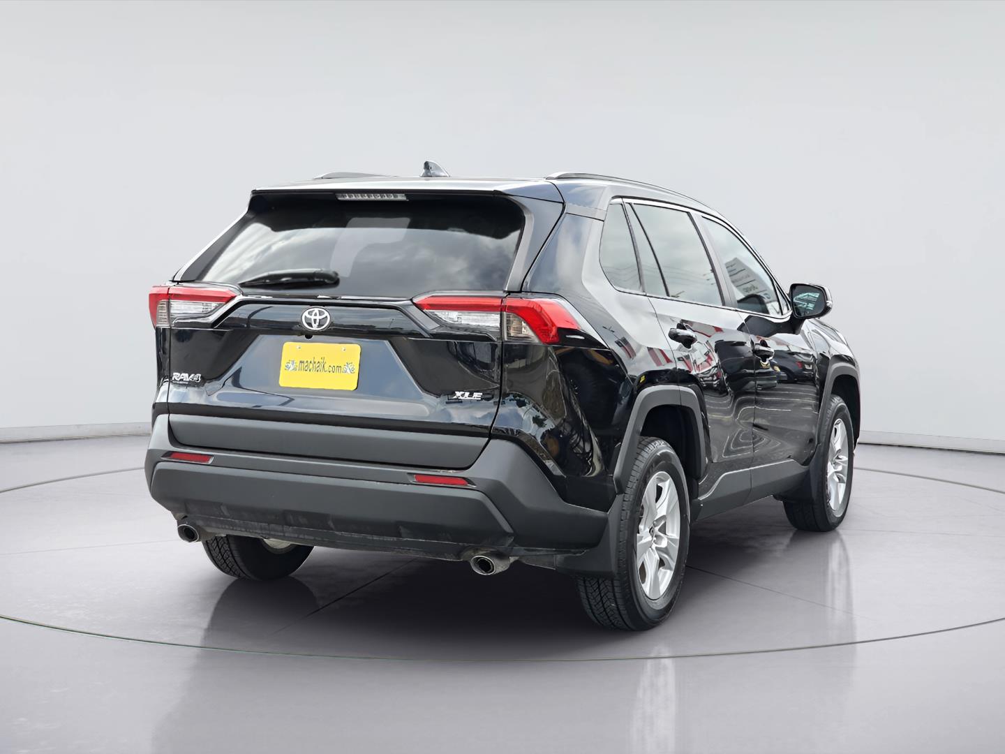 2021 Toyota RAV4 XLE - 3