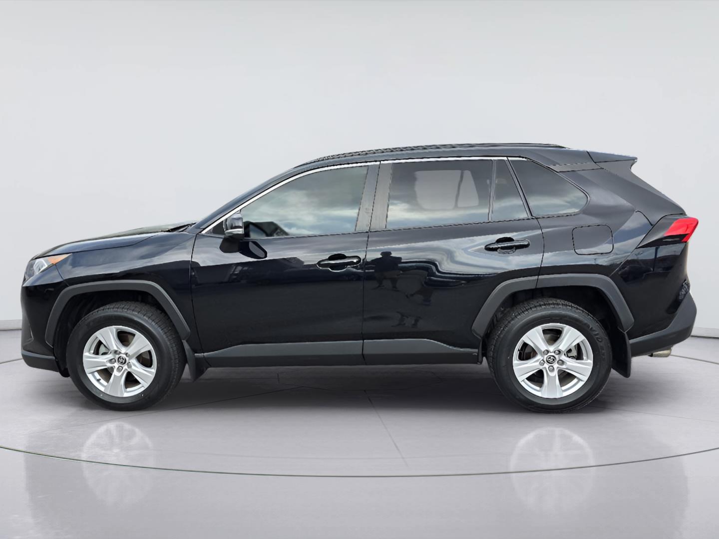 2021 Toyota RAV4 XLE - 6