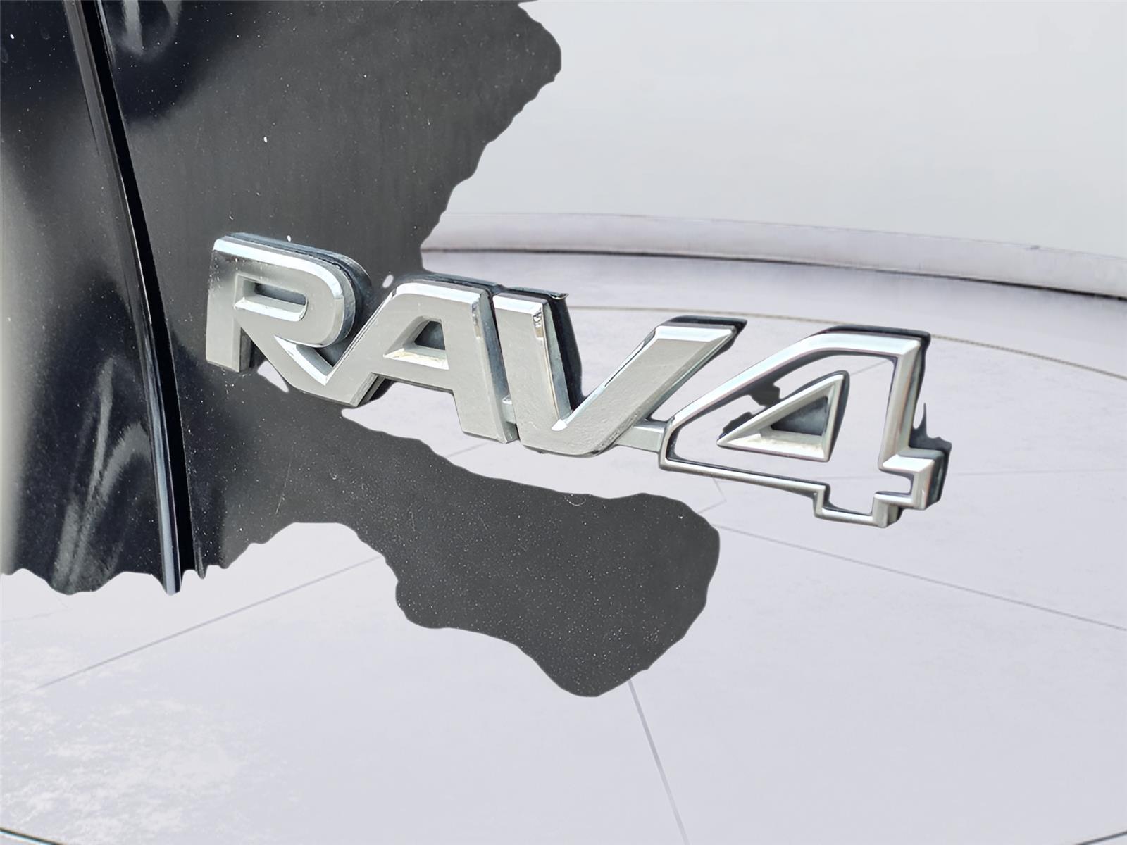 2021 Toyota RAV4 XLE - 8