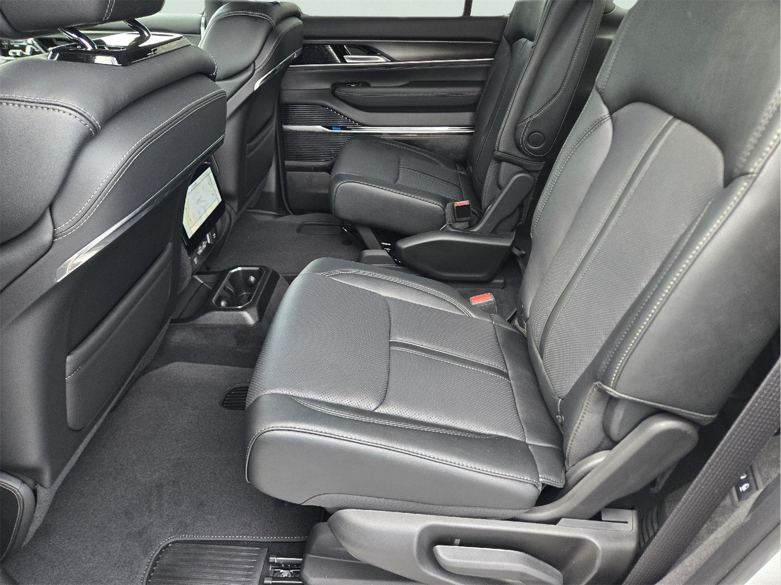 2026 Jeep Grand Wagoneer photo 8 of 15