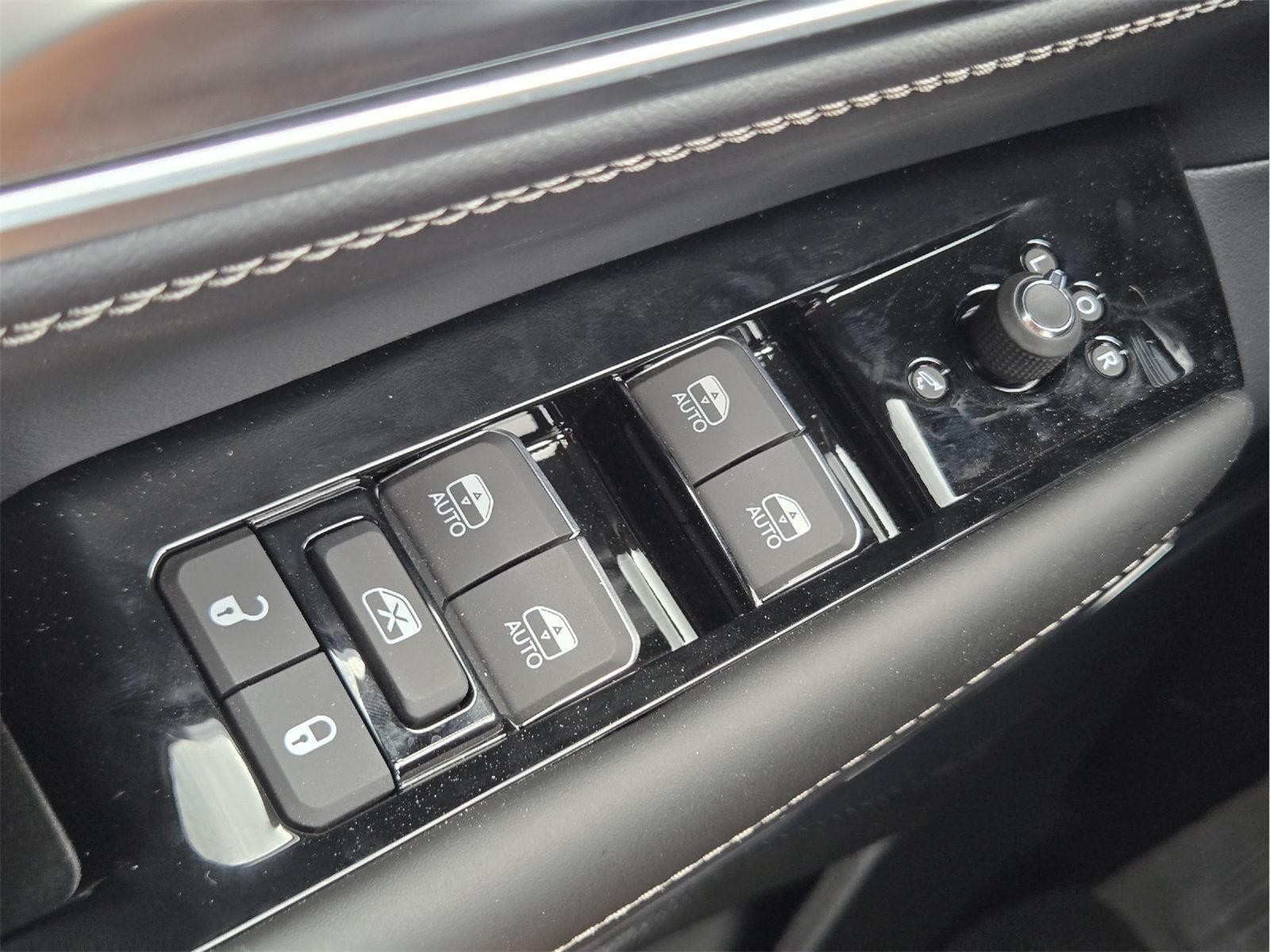 2026 Jeep Grand Wagoneer photo 15 of 15