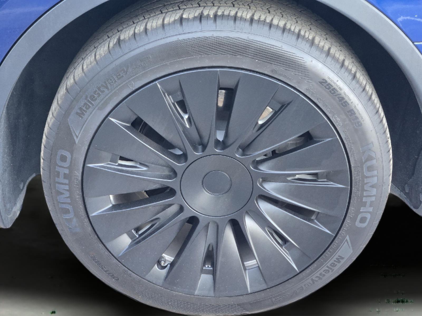 2023 Tesla Model Y Long Range - 8