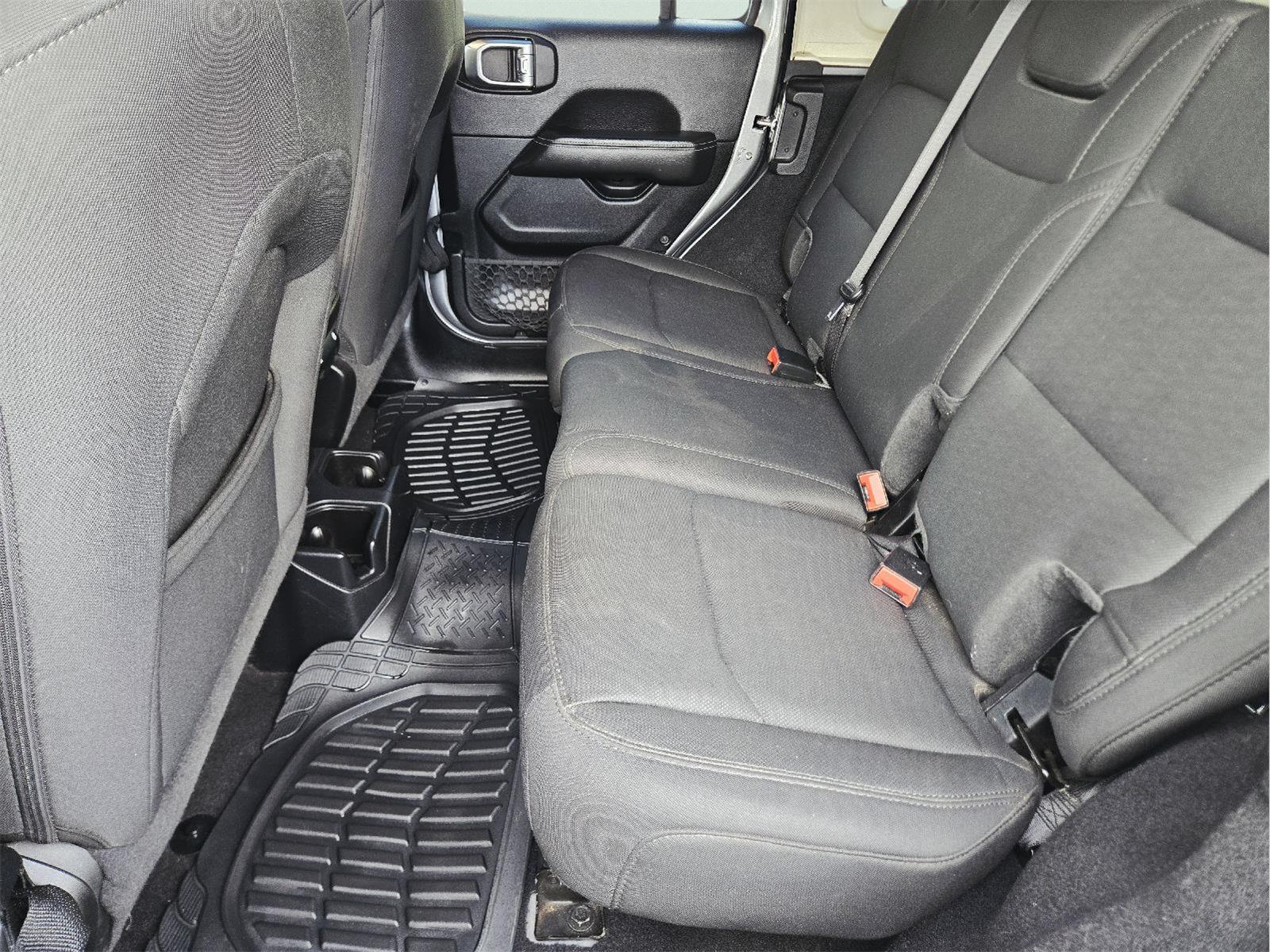 2020 Jeep Wrangler Unlimited photo 18 of 35