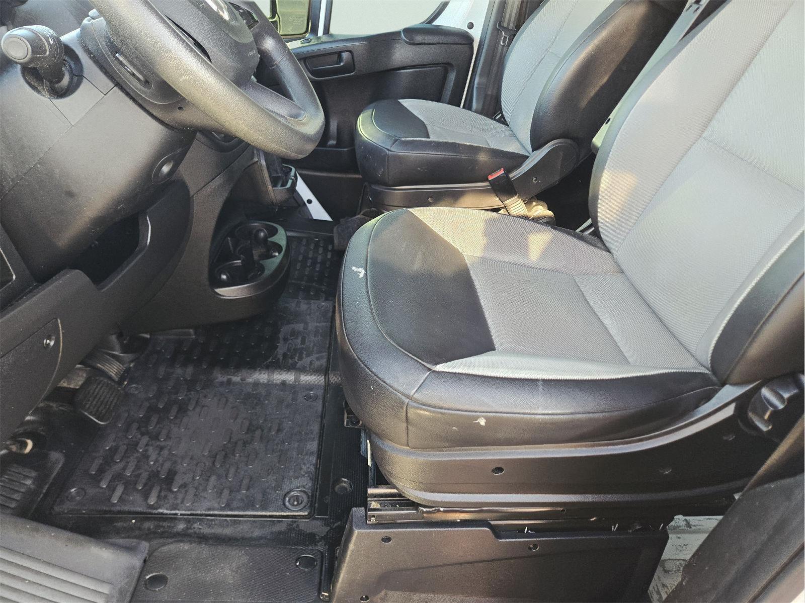 2025 Ram ProMaster Cargo Van photo 14 of 35