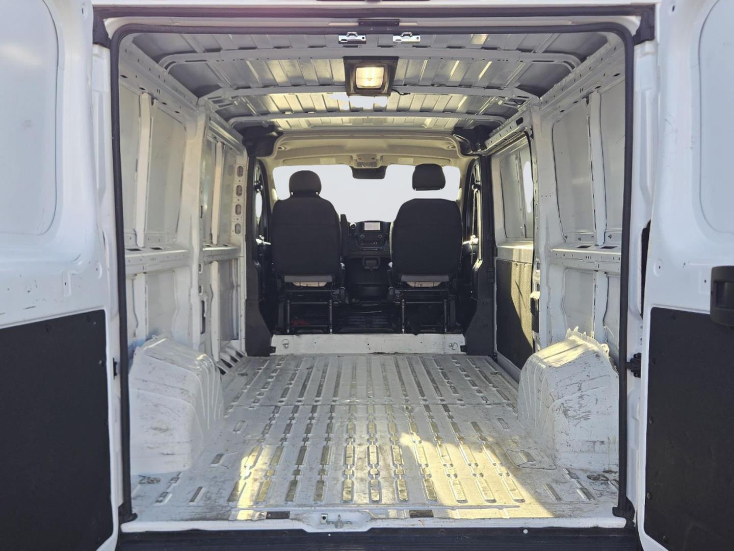 2025 Ram ProMaster Cargo Van photo 18 of 35