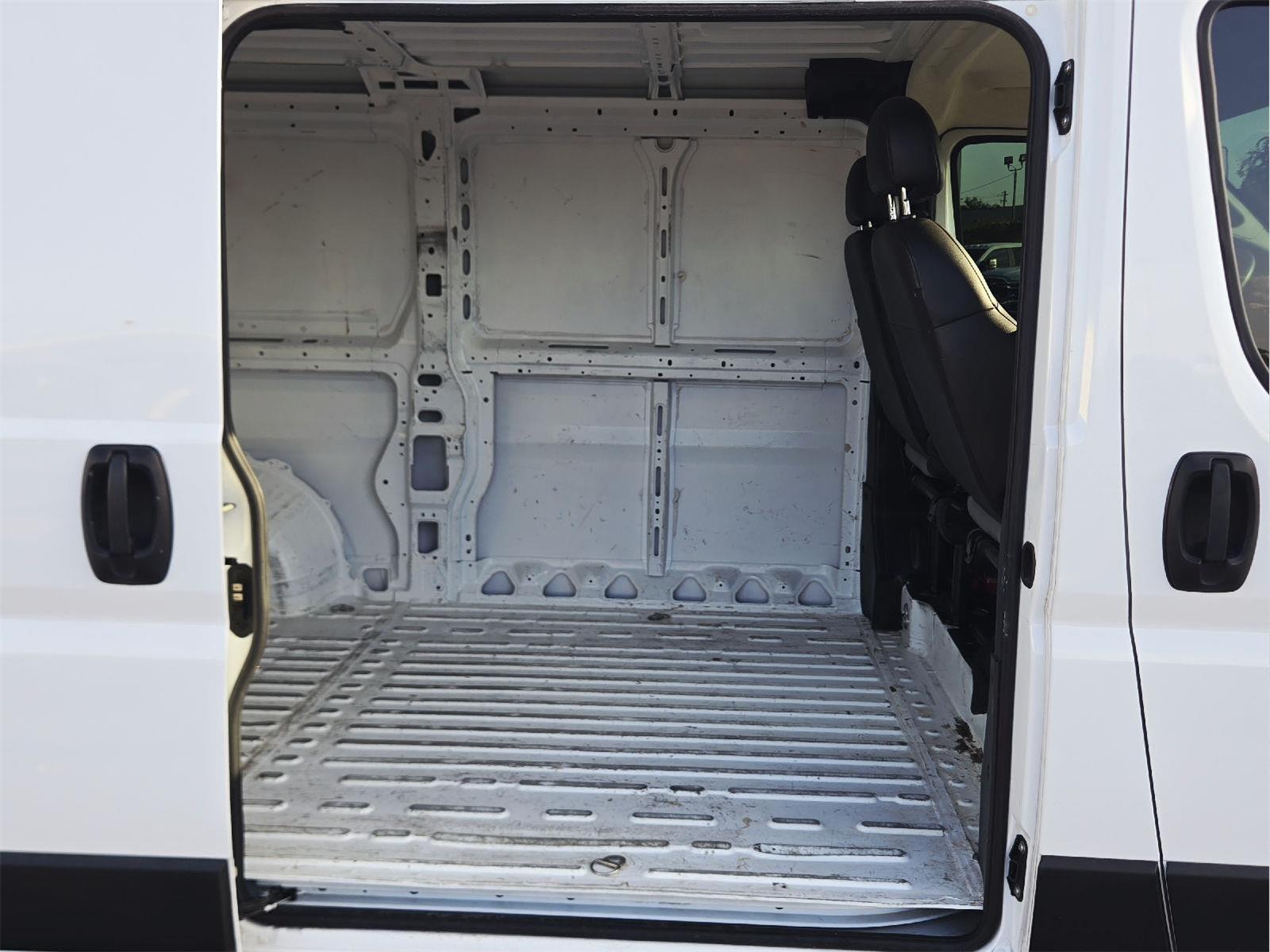 2025 Ram ProMaster Cargo Van photo 19 of 35