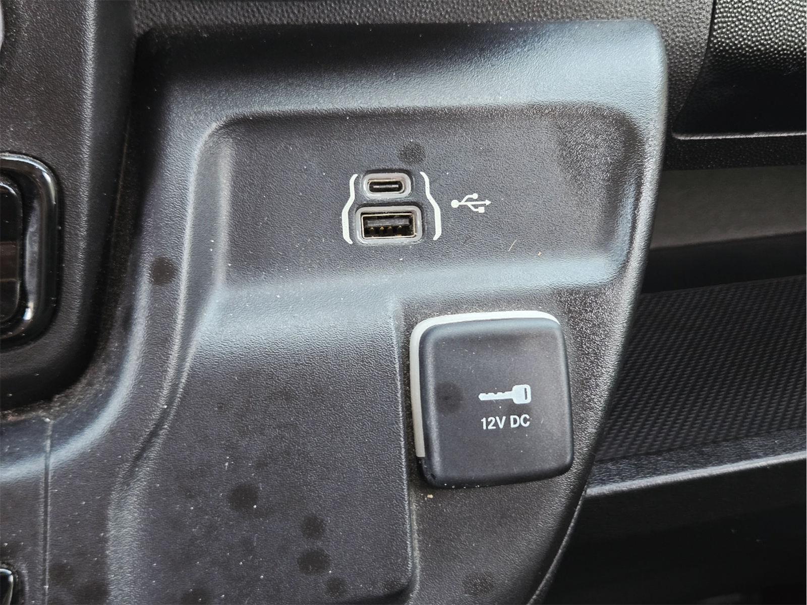 2025 Ram ProMaster Cargo Van photo 25 of 35