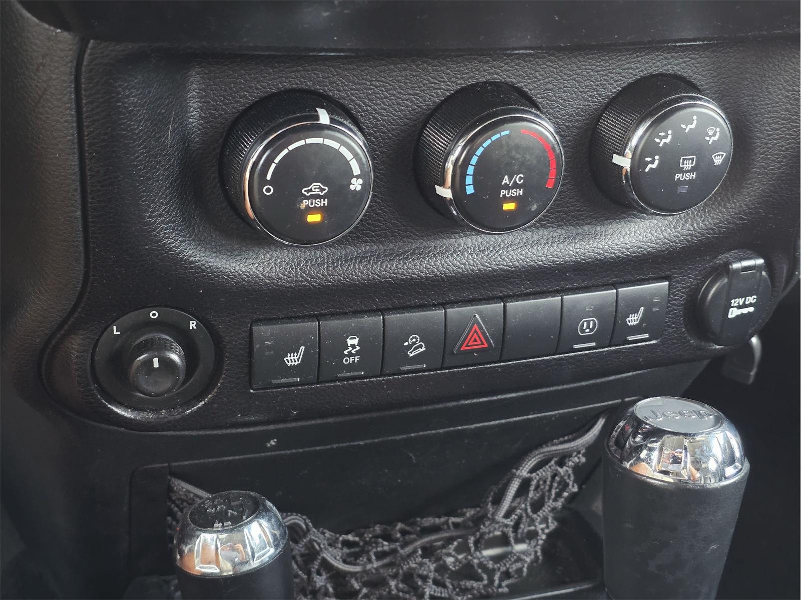 2018 Jeep Wrangler JK Unlimited photo 28 of 35
