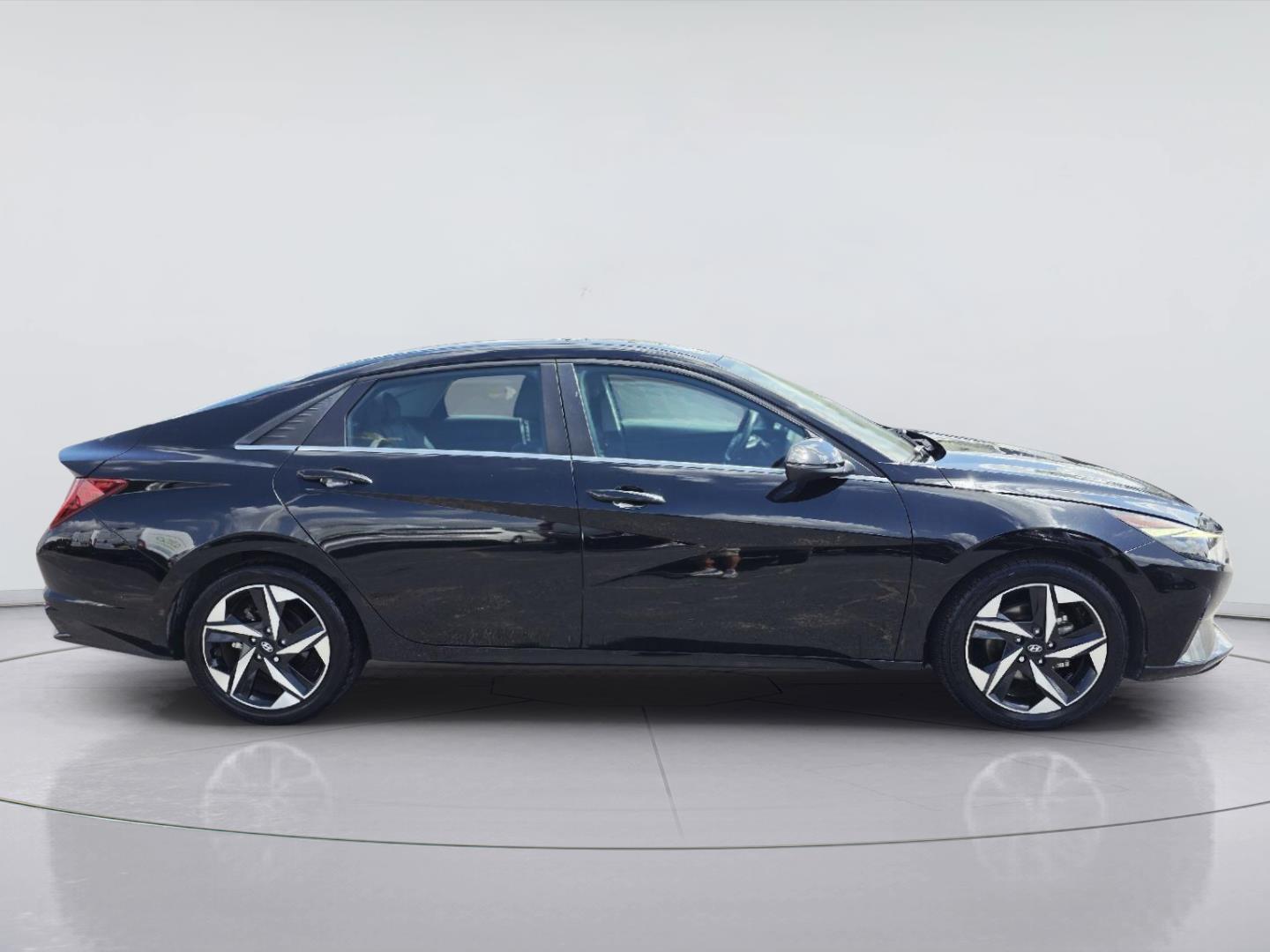 2023 Hyundai Elantra photo 4 of 38