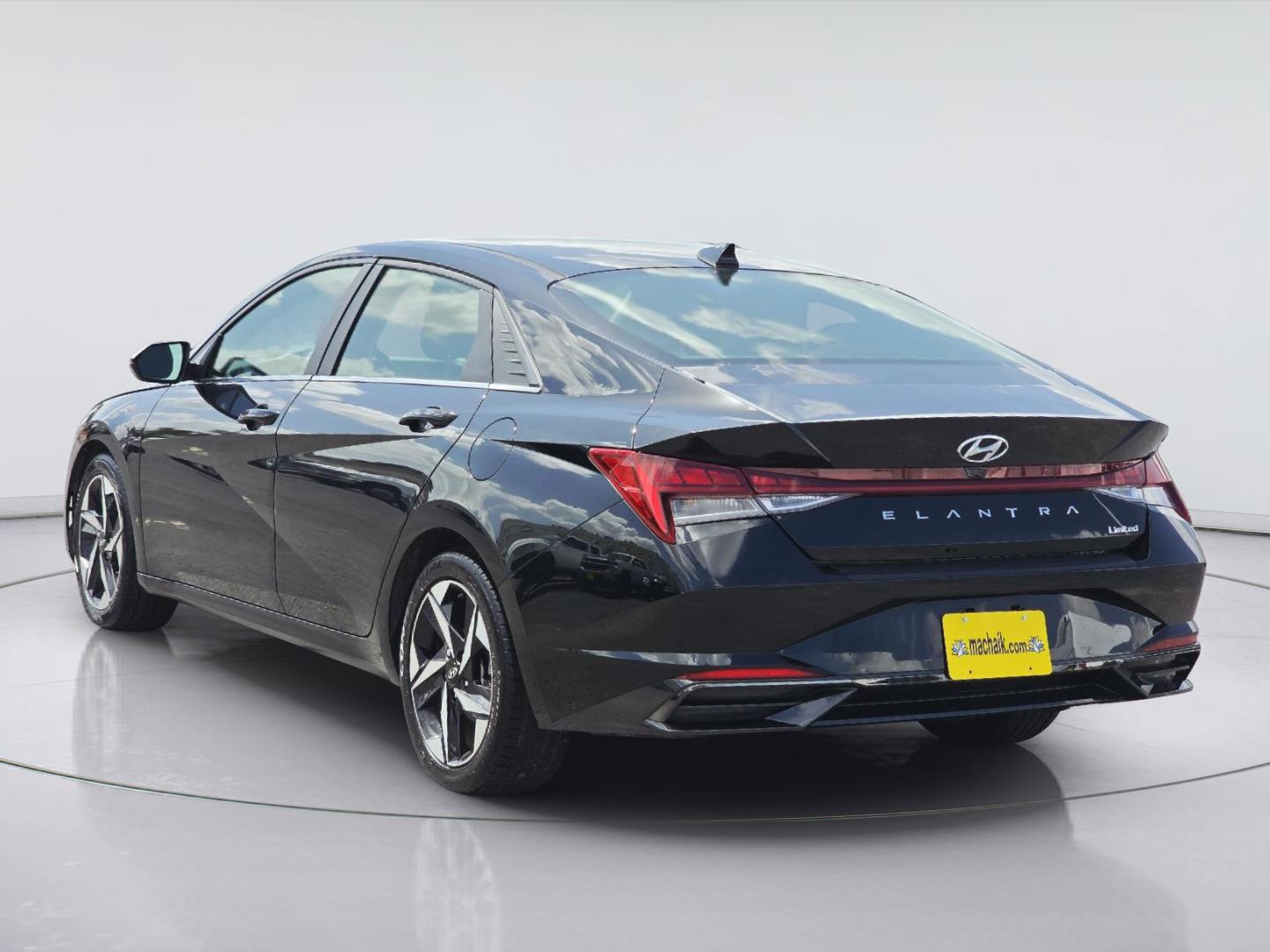 2023 Hyundai Elantra photo 7 of 38