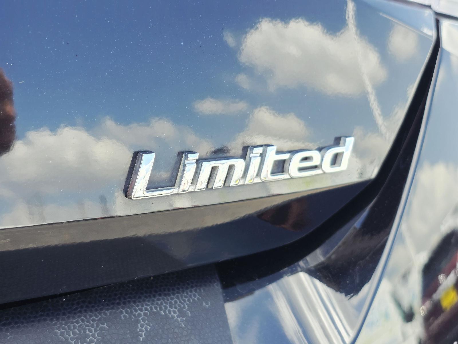 2023 Hyundai Elantra photo 9 of 38