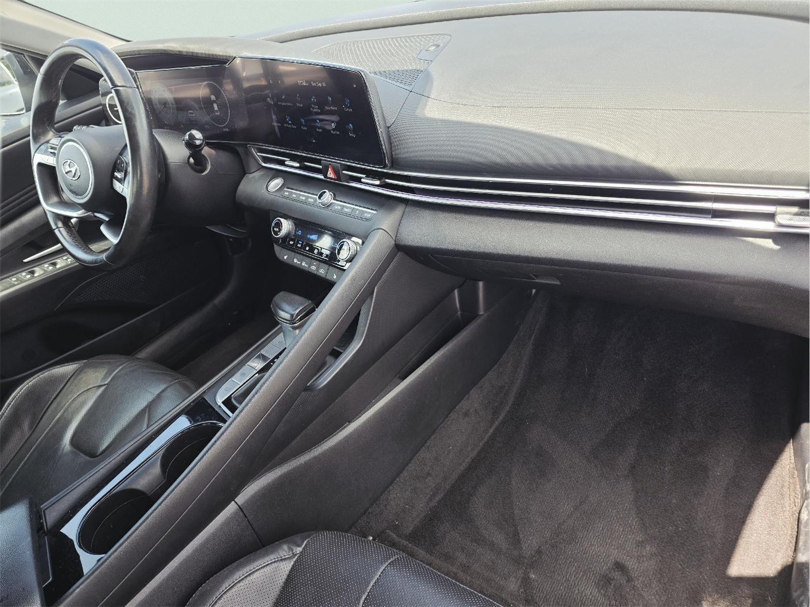 2023 Hyundai Elantra photo 12 of 38