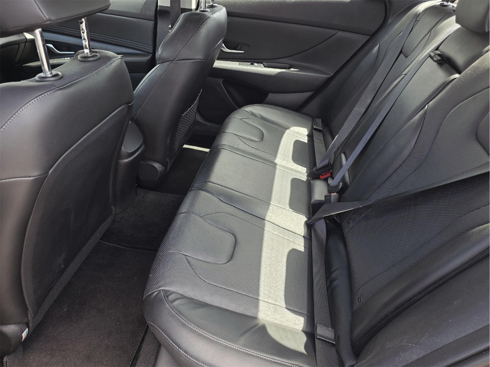 2023 Hyundai Elantra photo 17 of 38