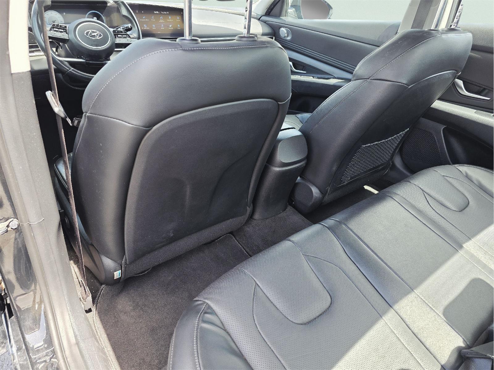 2023 Hyundai Elantra photo 18 of 38
