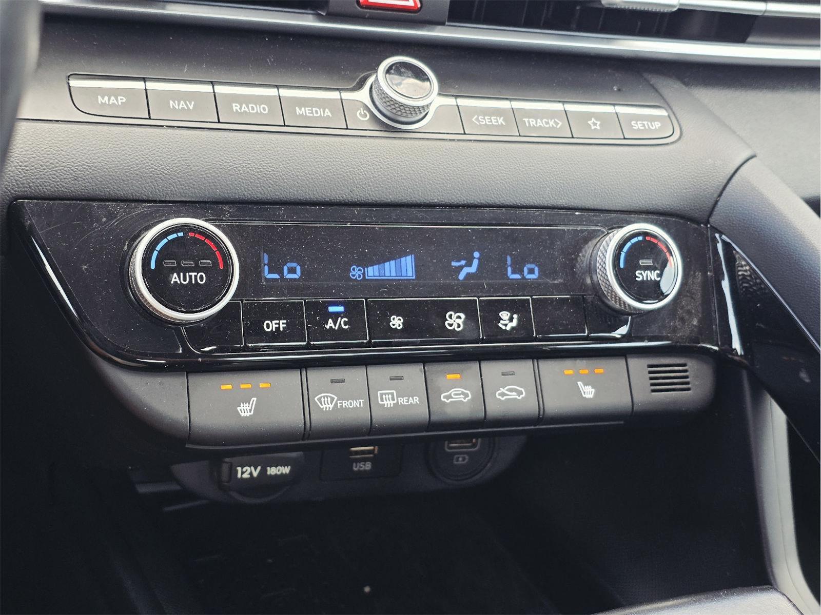 2023 Hyundai Elantra photo 26 of 38
