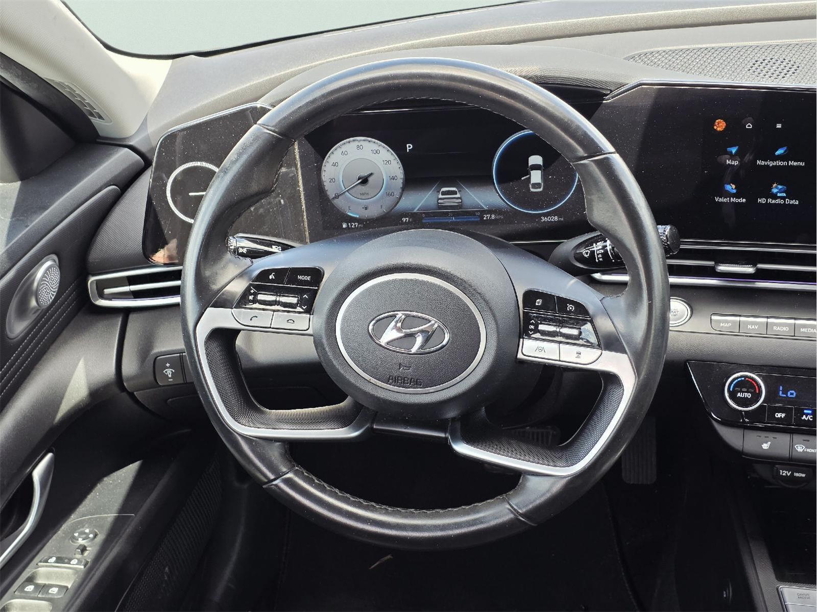 2023 Hyundai Elantra photo 31 of 38