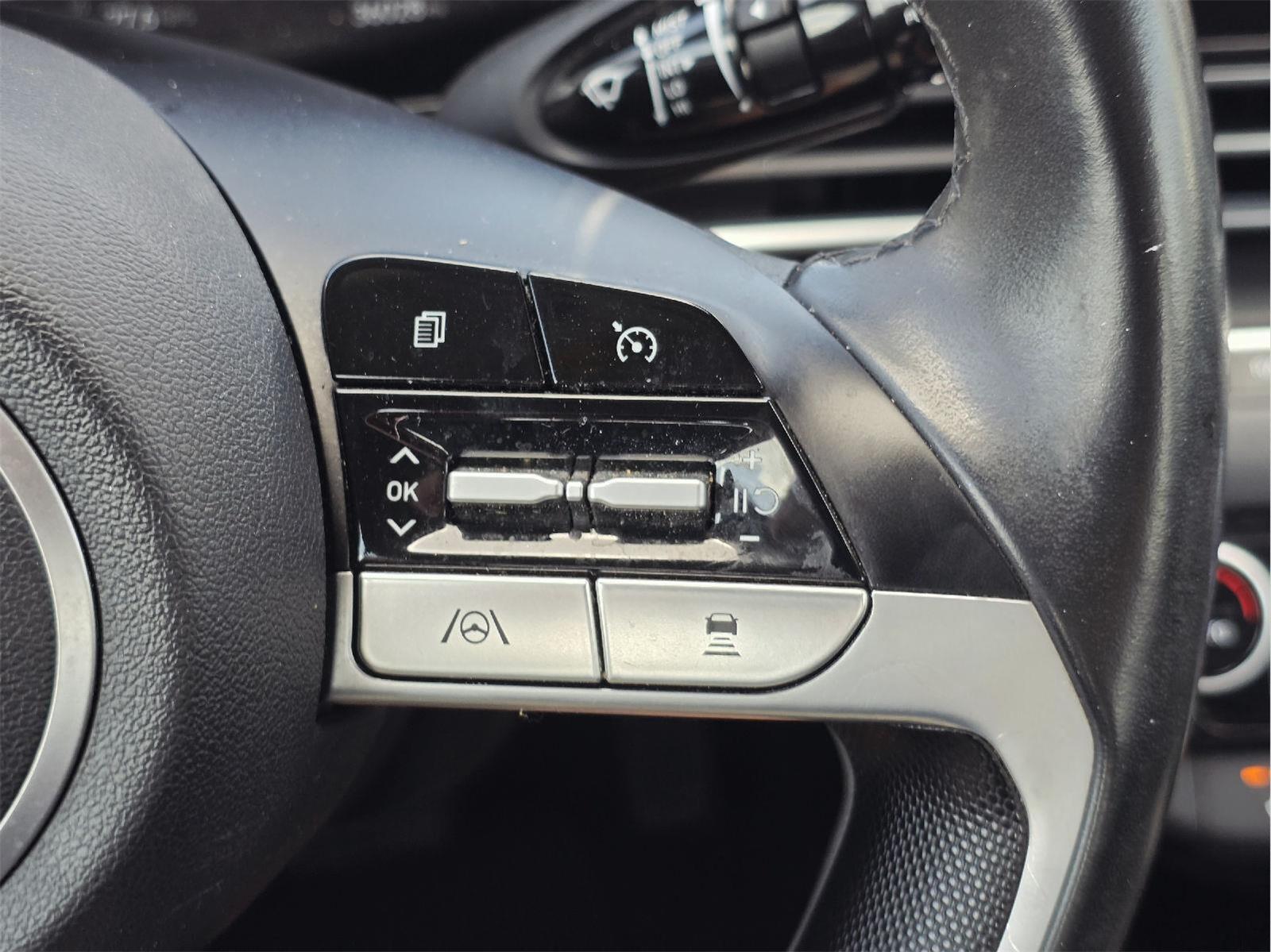2023 Hyundai Elantra photo 32 of 38