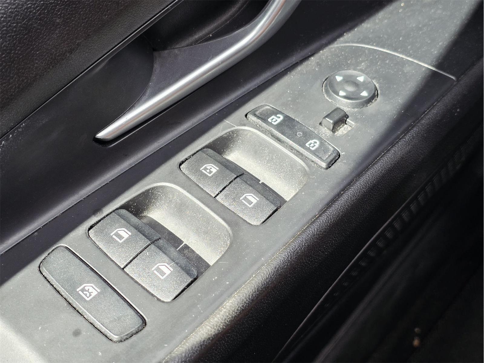 2023 Hyundai Elantra photo 34 of 38