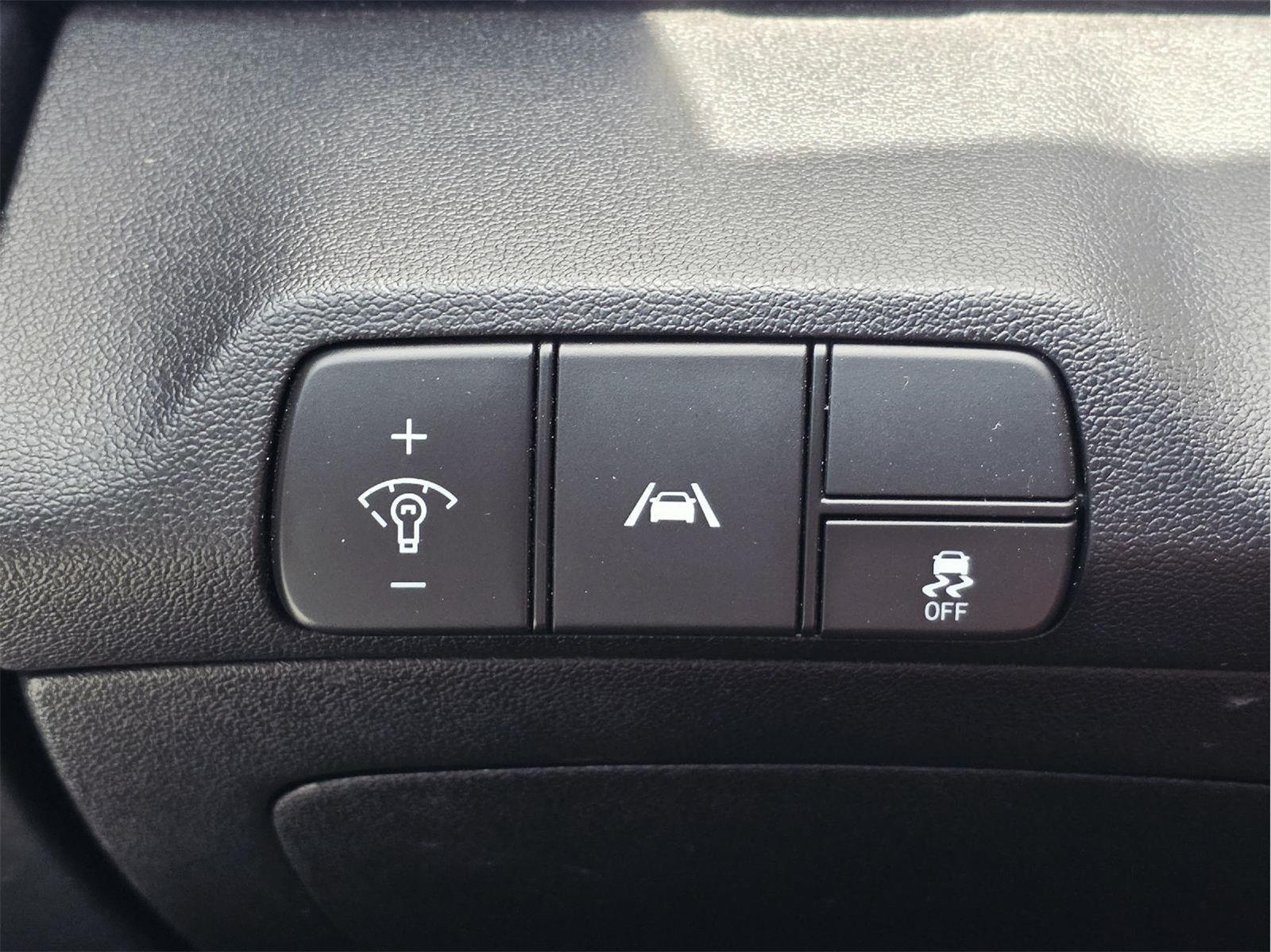 2023 Hyundai Elantra photo 35 of 38