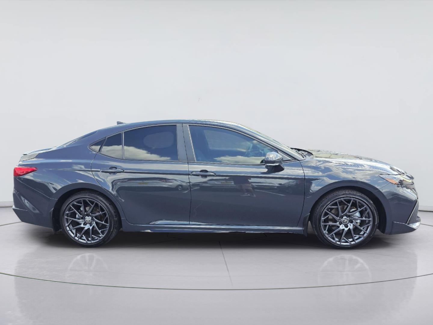 2025 Toyota Camry photo 4 of 35