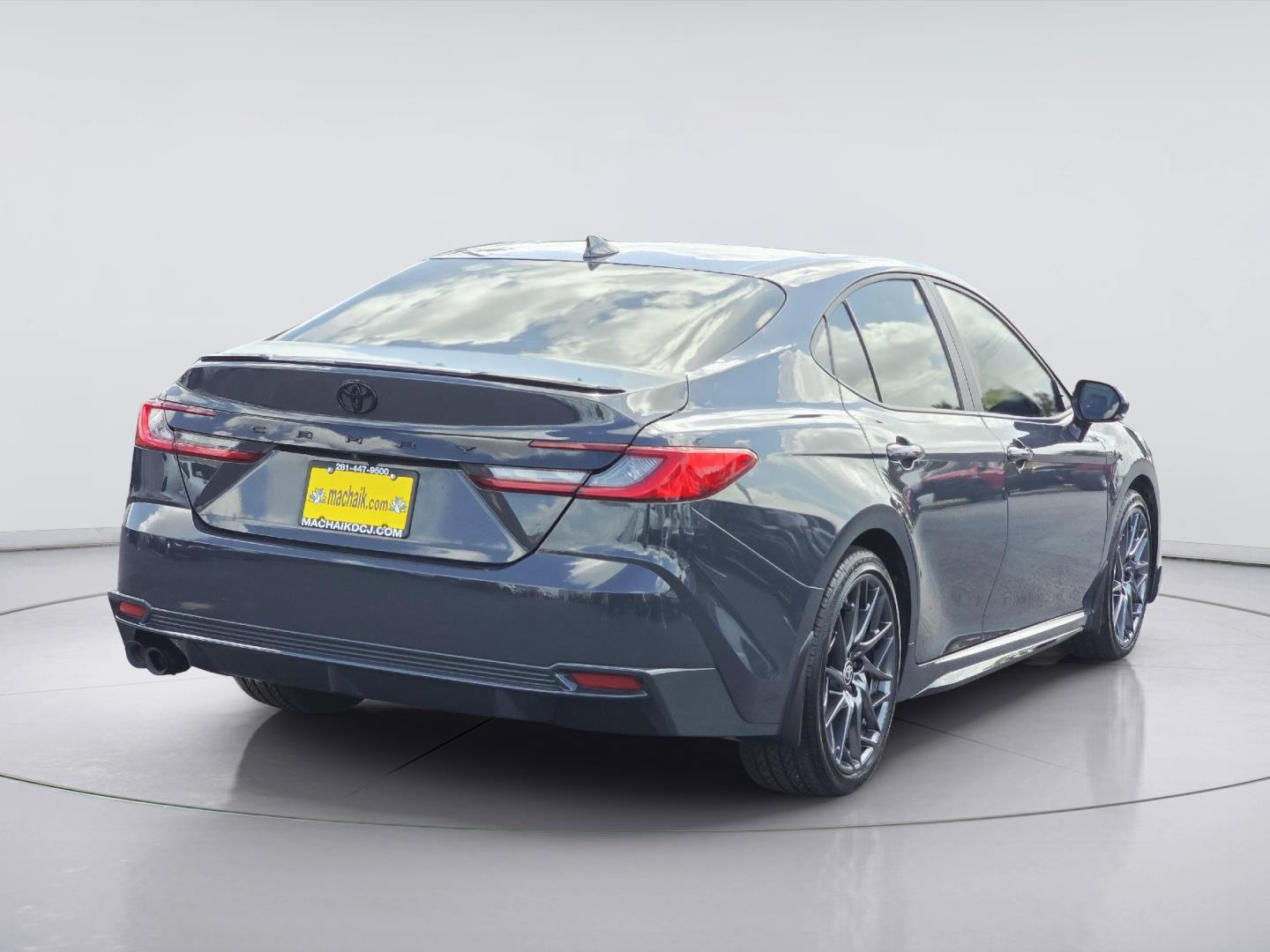 2025 Toyota Camry photo 5 of 35
