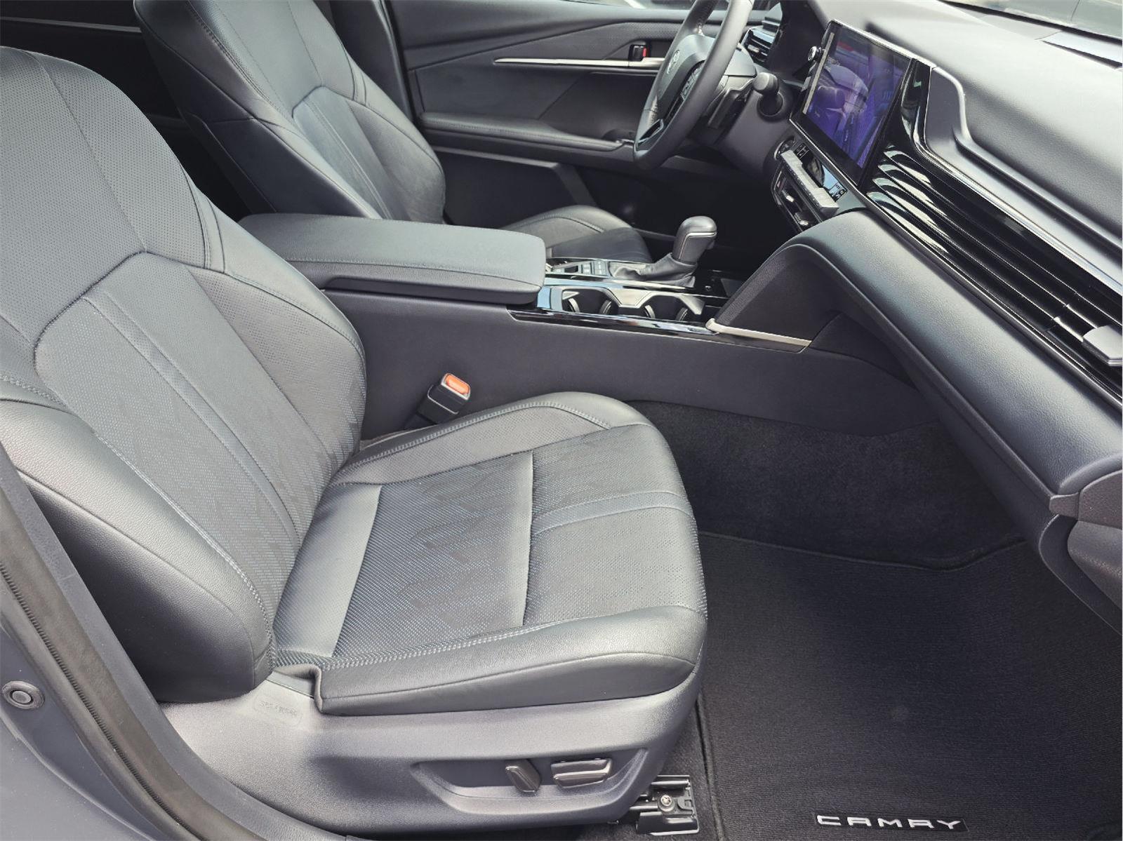 2025 Toyota Camry photo 14 of 35