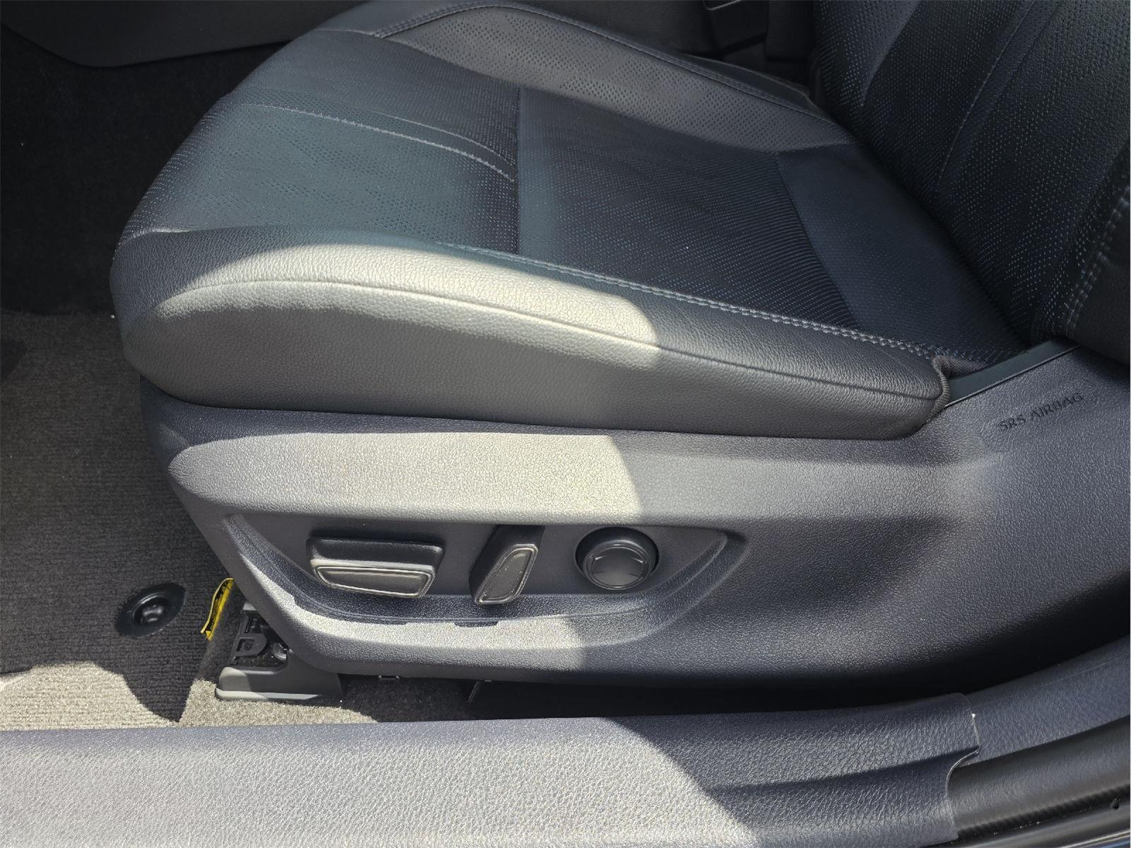 2025 Toyota Camry photo 16 of 35
