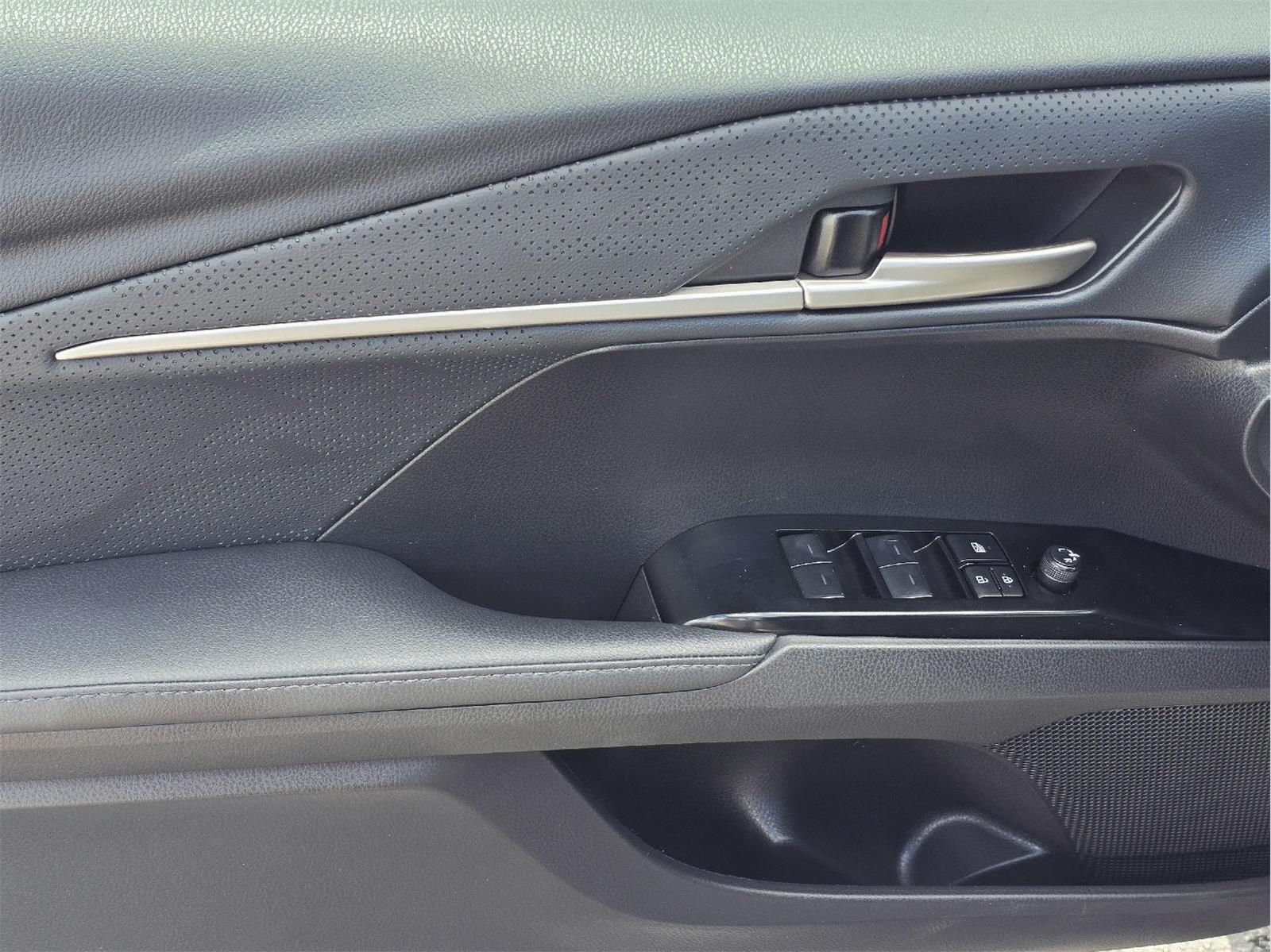 2025 Toyota Camry photo 17 of 35