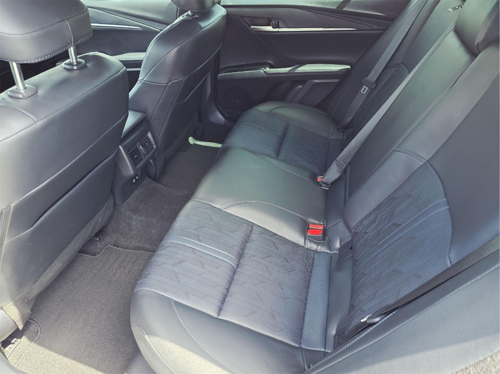 2025 Toyota Camry photo 18 of 35