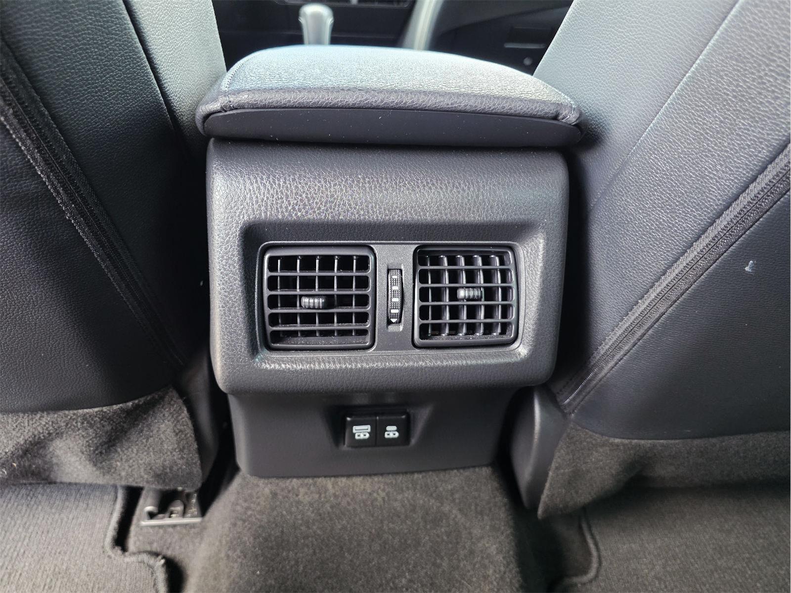 2025 Toyota Camry photo 19 of 35