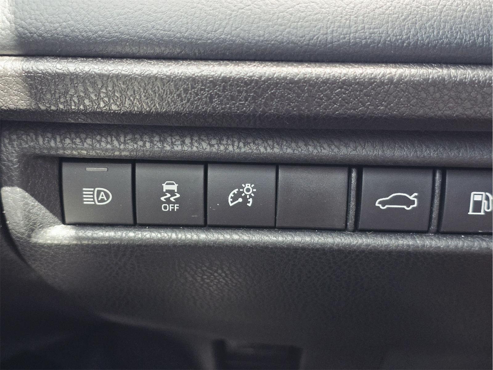 2025 Toyota Camry photo 30 of 35