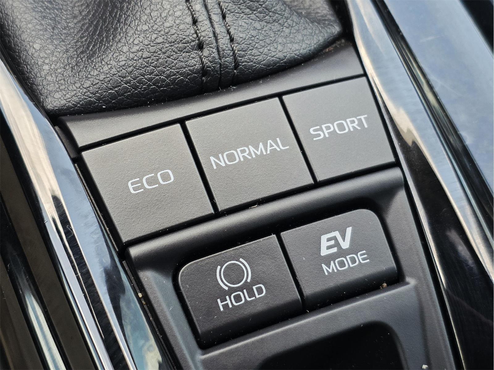 2025 Toyota Camry photo 32 of 35