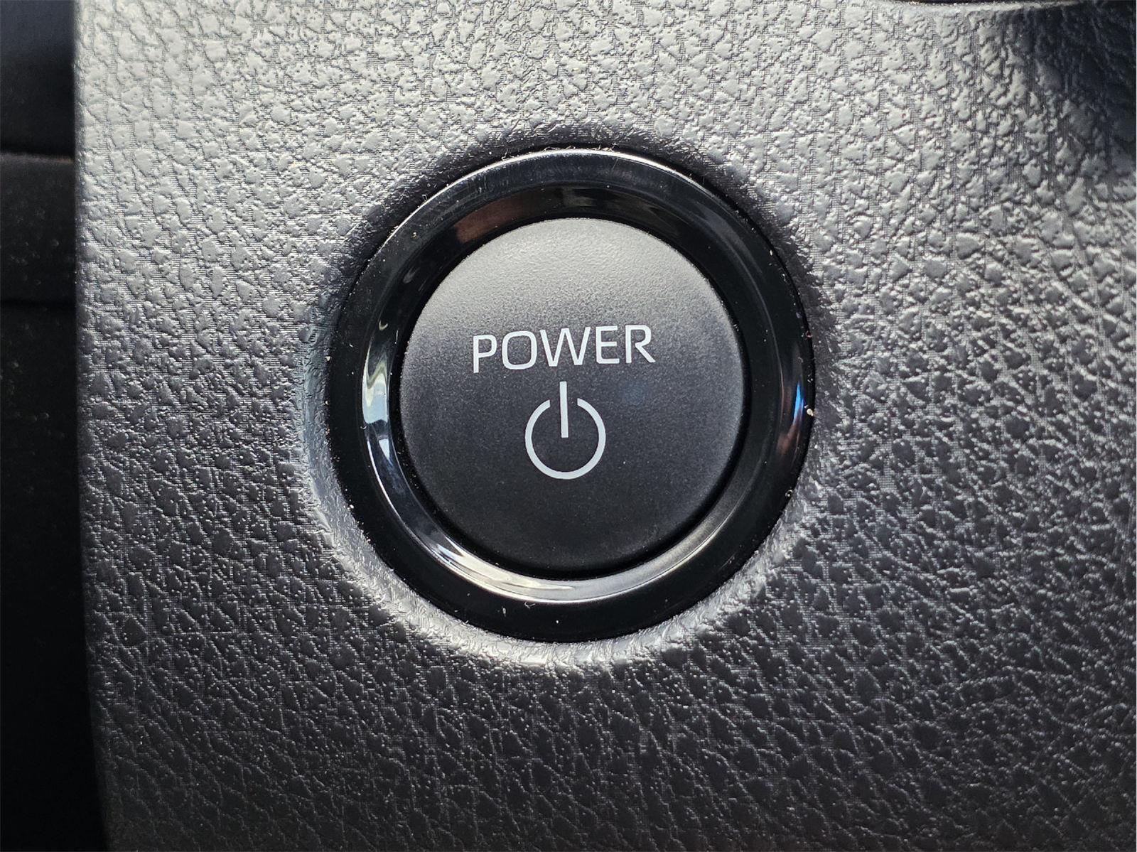 2025 Toyota Camry photo 33 of 35