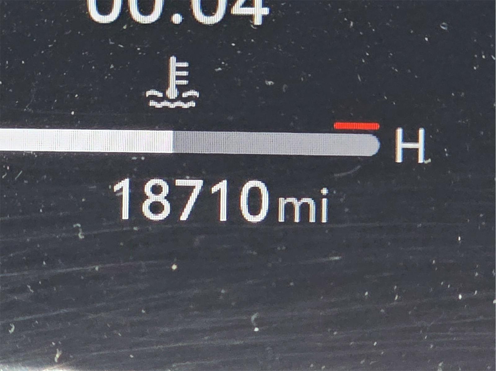 2025 Toyota Camry photo 34 of 35