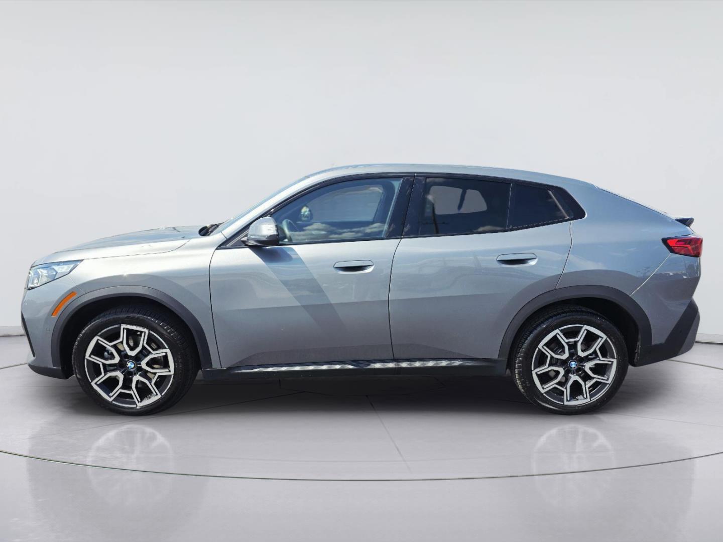 2025 BMW X2 photo 7 of 35