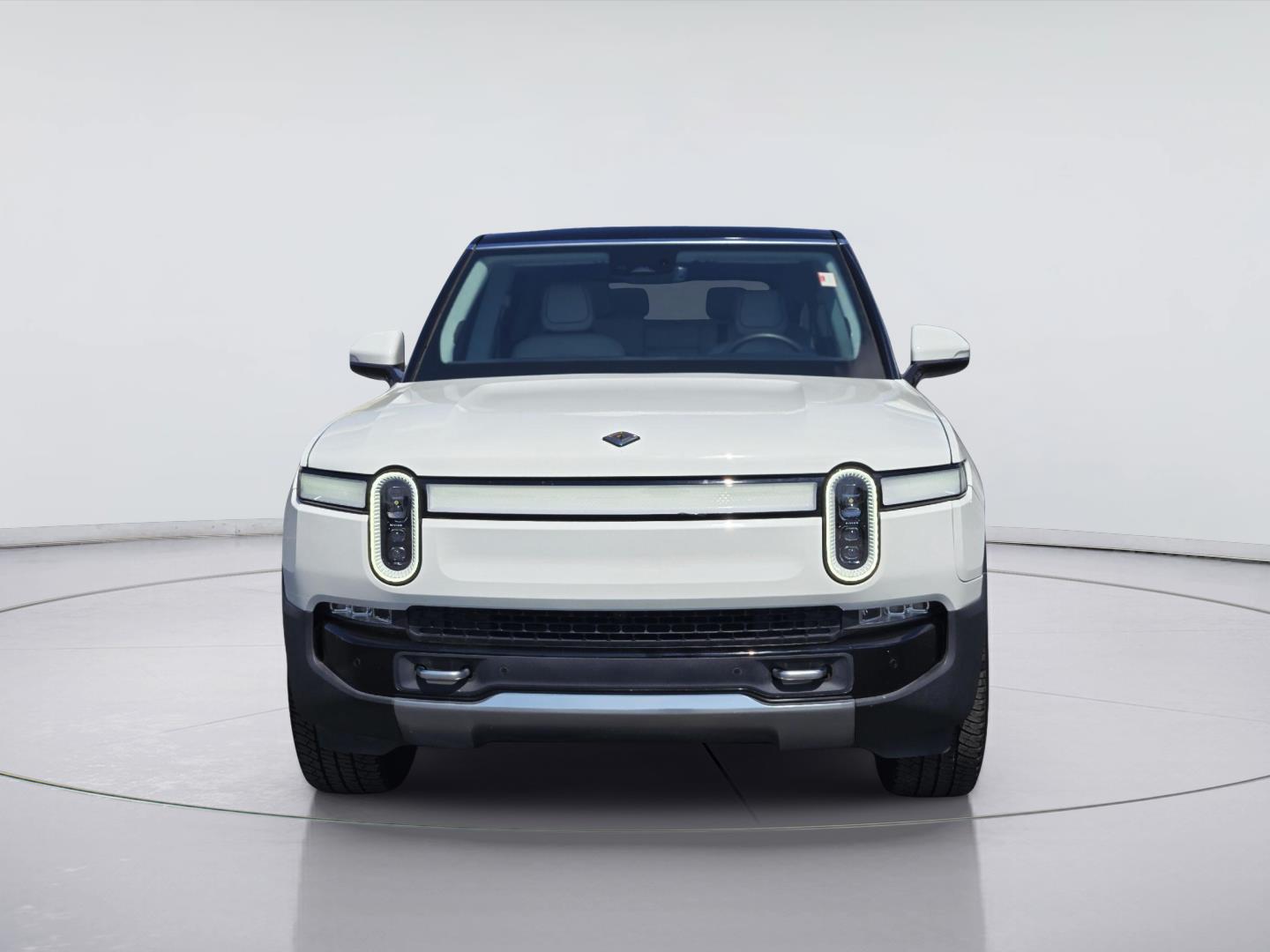 2023 Rivian R1S photo 2 of 36