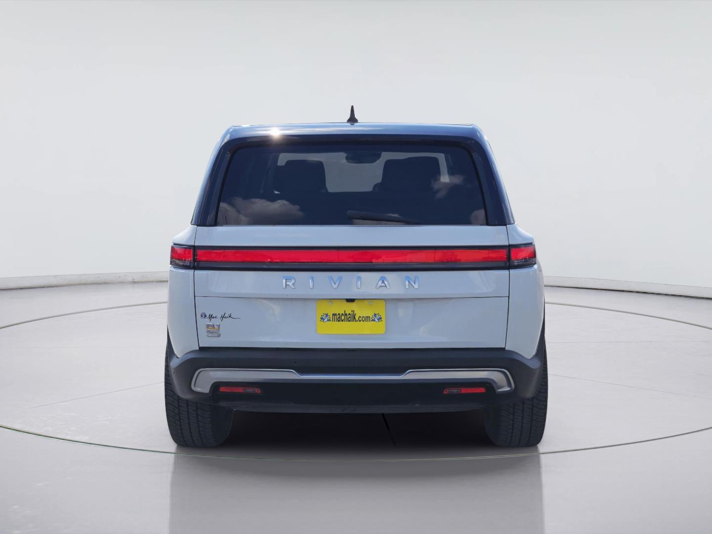 2023 Rivian R1S photo 5 of 36