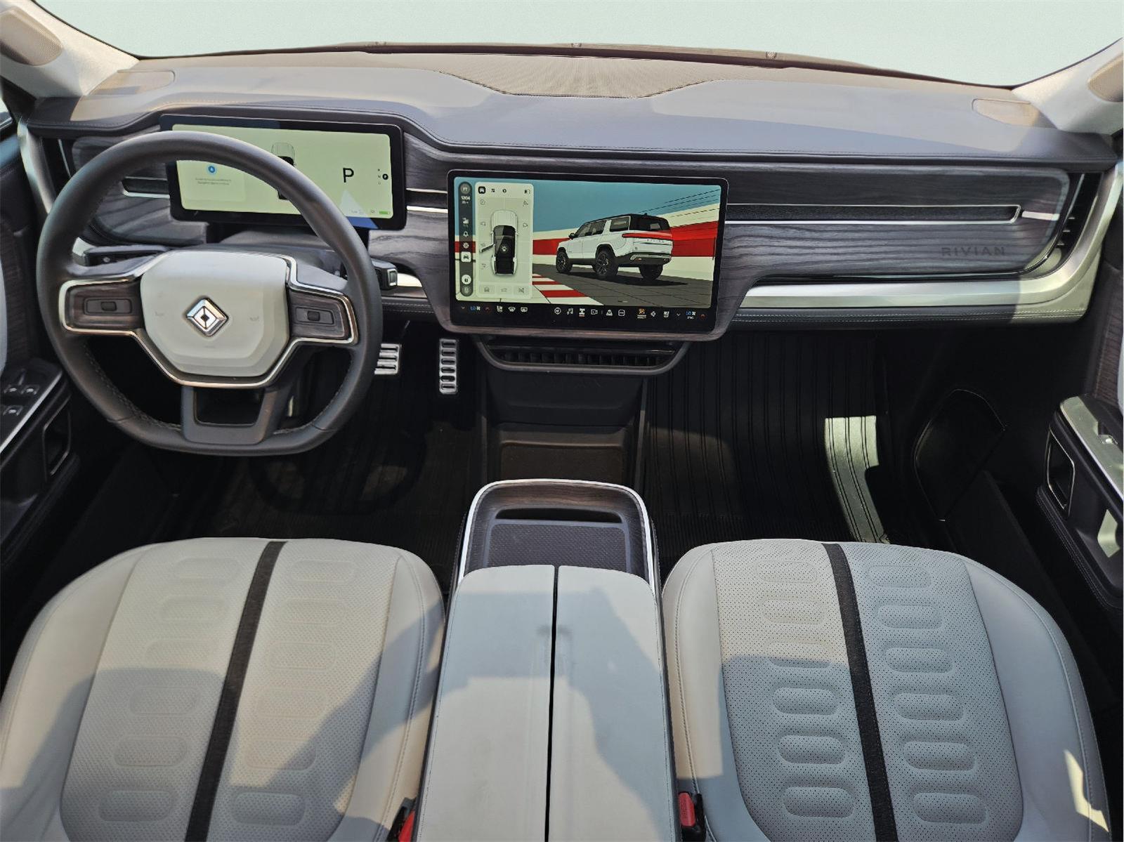 2023 Rivian R1S photo 11 of 36