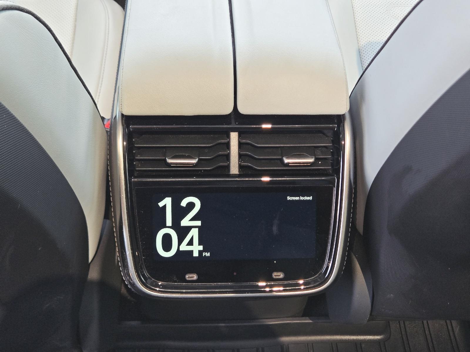 2023 Rivian R1S photo 19 of 36
