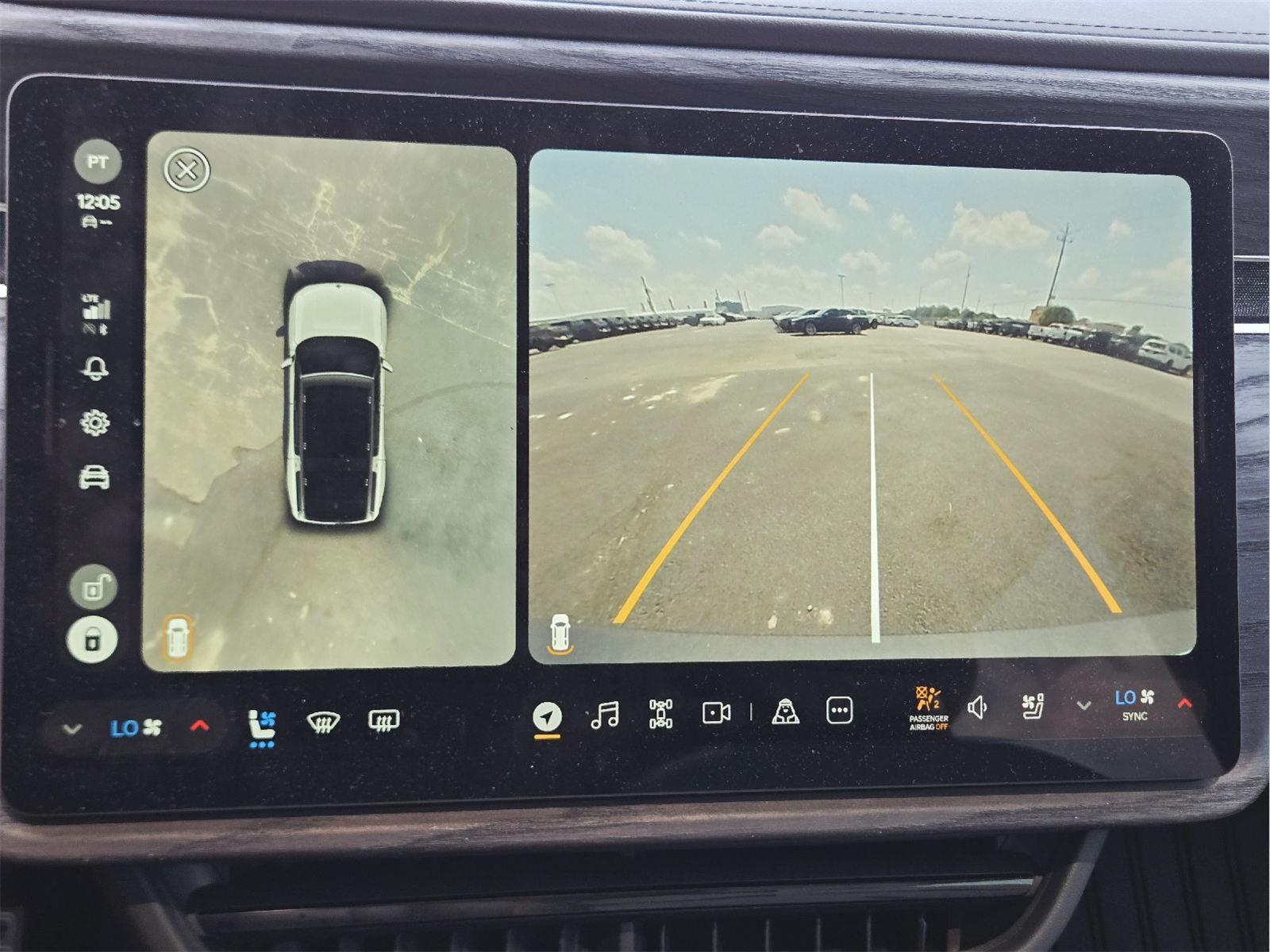 2023 Rivian R1S photo 25 of 36