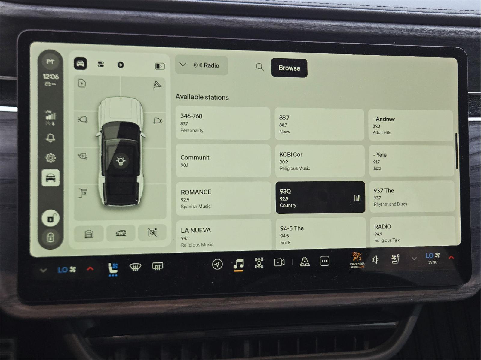 2023 Rivian R1S photo 26 of 36