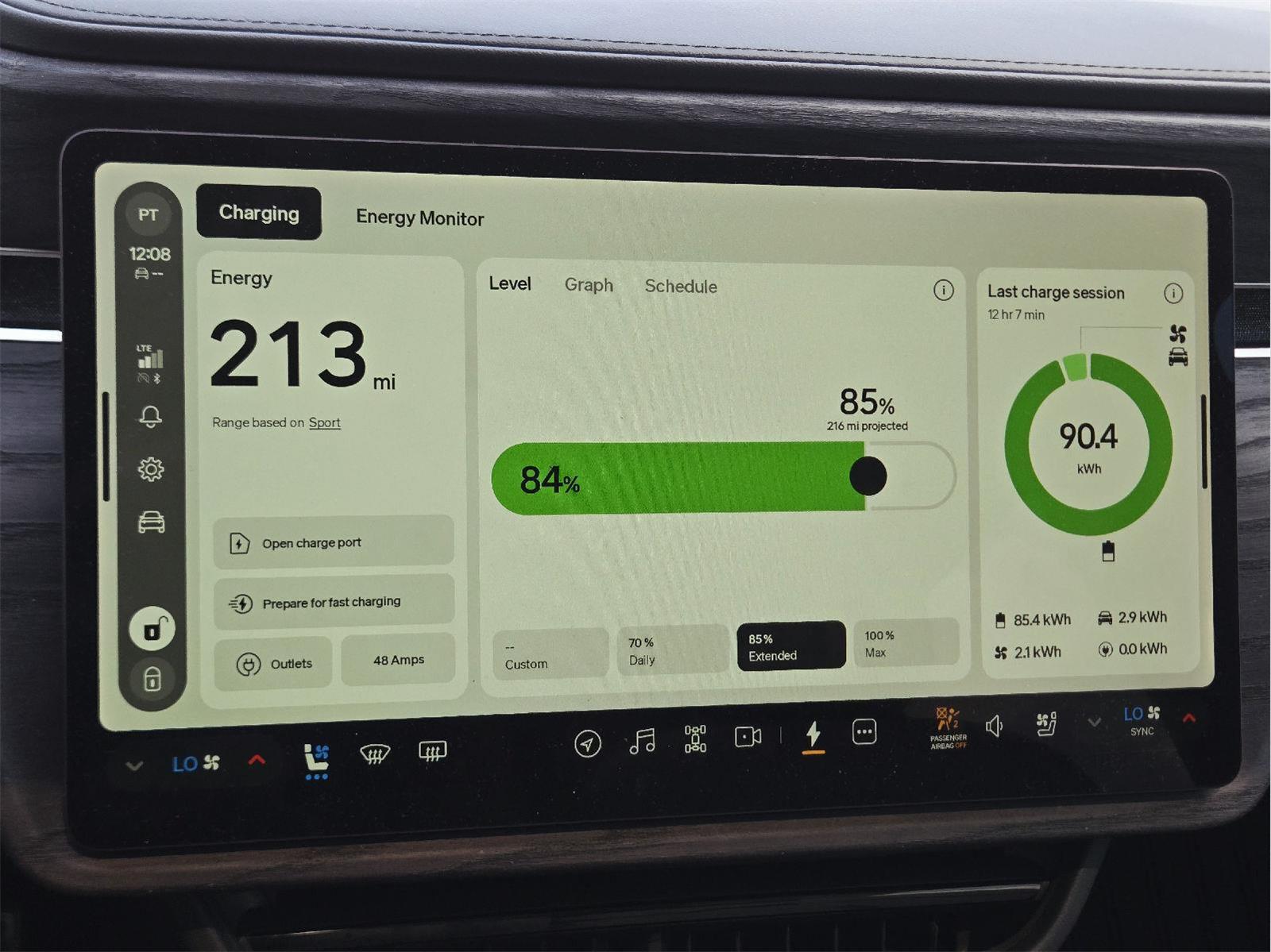 2023 Rivian R1S photo 27 of 36