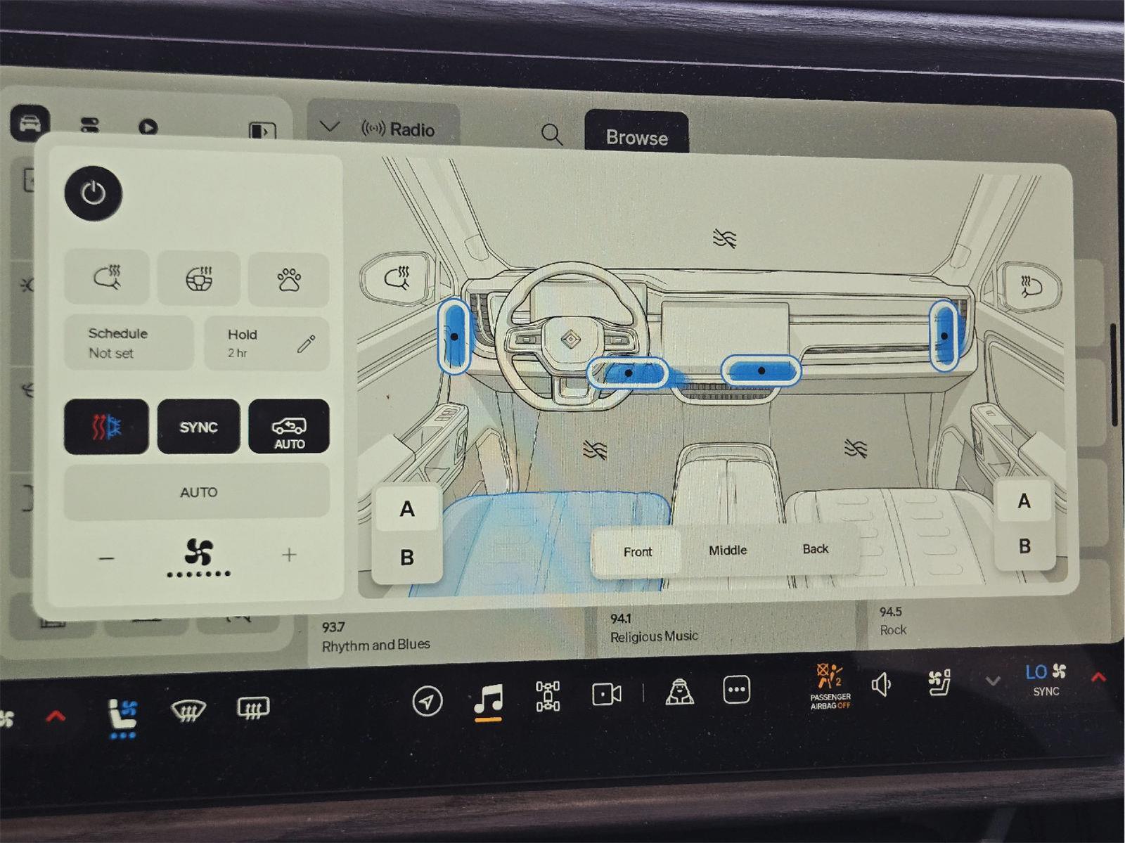 2023 Rivian R1S photo 28 of 36