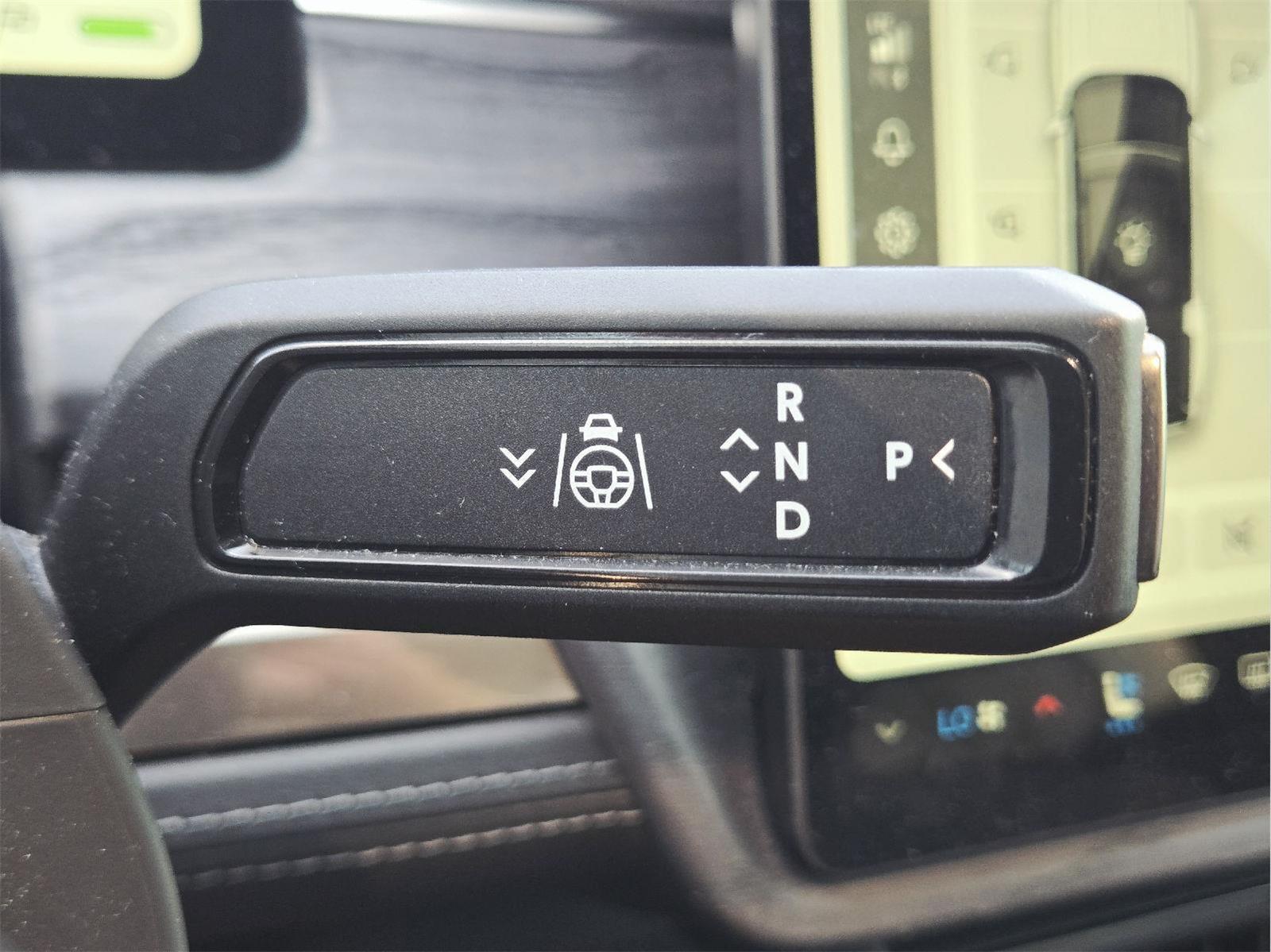 2023 Rivian R1S photo 29 of 36