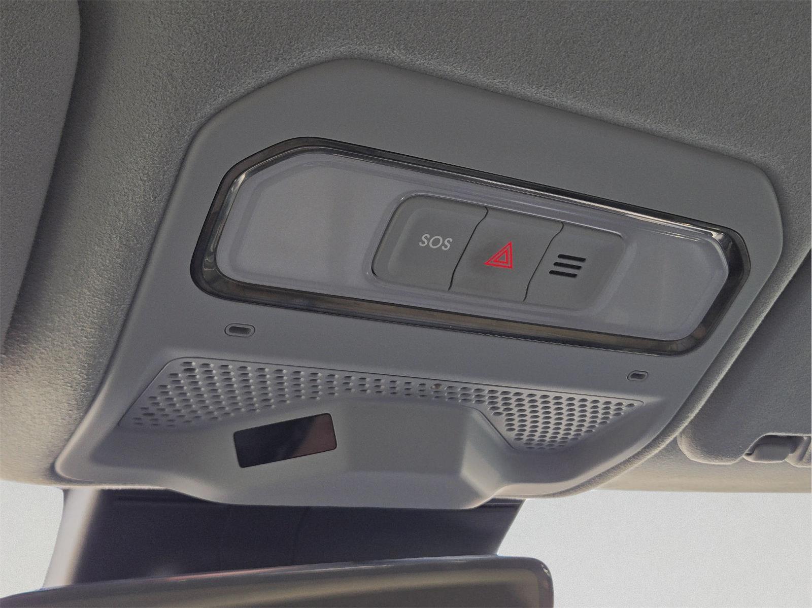 2023 Rivian R1S photo 30 of 36